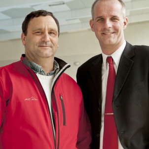 Ralf Schult (l.) und Prof. Dr. Olaf Drögehorn organisieren gemeinsam das „Code Camp“ der Hochschule Harz Foto F. Fischer